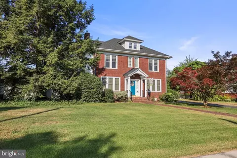 222 Eichelberger St, Hanover, PA 17331