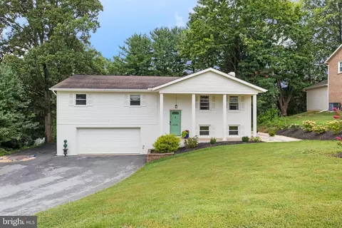 6246 Leader Dr, York, PA 17407