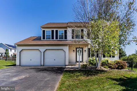105 Nina Dr, York, PA 17402