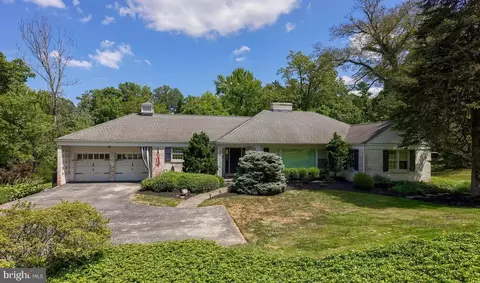 1179 Smallbrook Ln, York, PA 17403