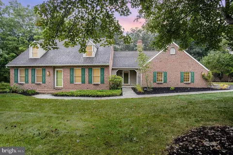 107 Foxfire Ln, Lewisberry, PA 17339