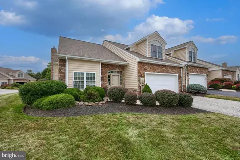 2906 Halstead Ln, York, PA 17404
