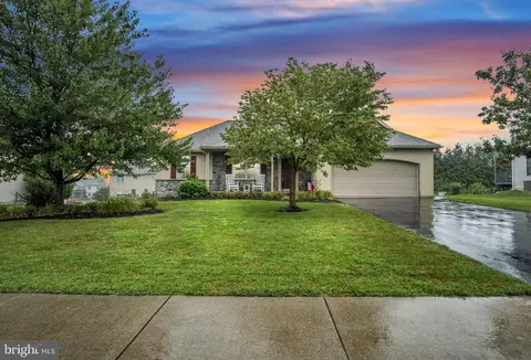 125 Torrey Pines Dr, Mount Wolf, PA 17347