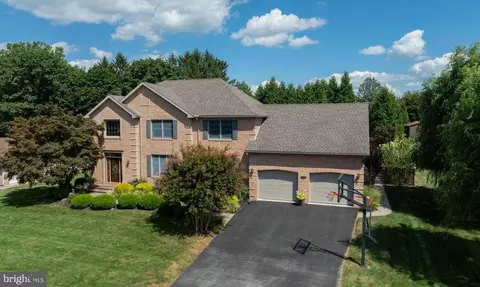 2611 Oberlin Dr, York, PA 17404