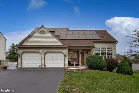 425 Apple Tree Ln, Mount Wolf, PA 17347