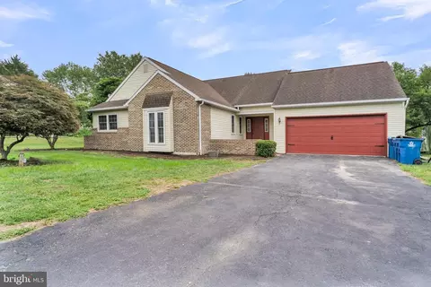 22 S Seasons Dr, Dillsburg, PA 17019
