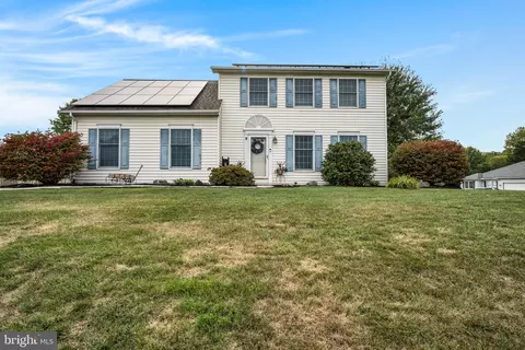 60 S Ben Hogan Dr, Etters, PA 17319