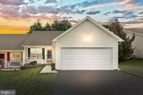 15 Lexington Dr, Hanover, PA 17331