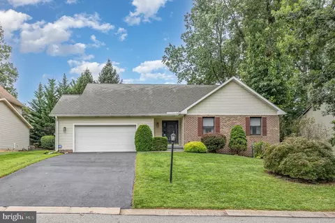 6 Amanda Ave, Hanover, PA 17331