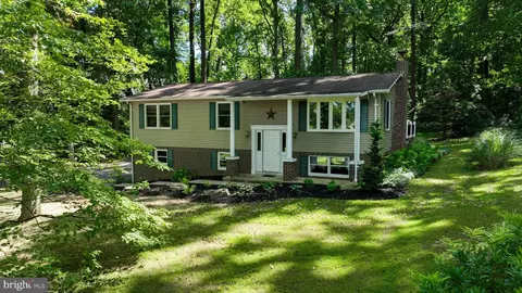 4664 Beards School Rd, Spring Grove, PA 17362