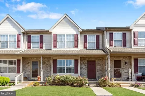 40 Stonecrop Ln, Manchester, PA 17345