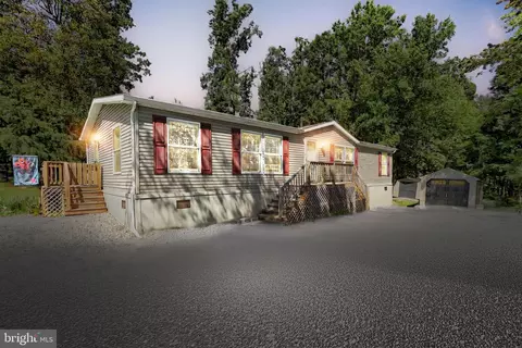 8891 Orchard Rd, Spring Grove, PA 17362