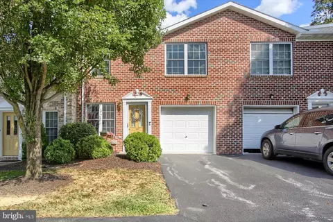 107 Silver Screen Ln, York, PA 17402