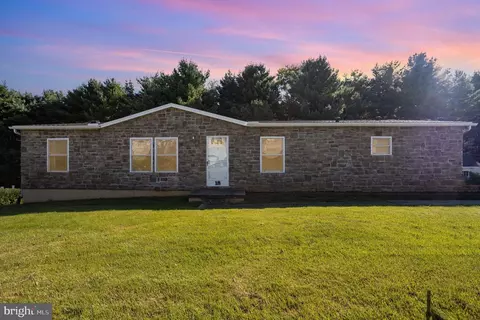 18 Oriole Cir, Felton, PA 17322