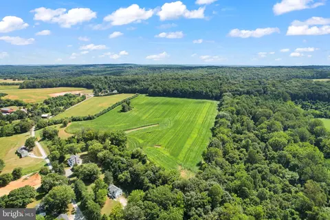 631 Hobart Rd, Hanover, PA 17331