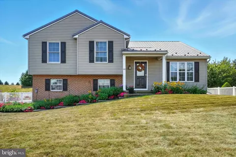 40 Beechwood Dr, Manchester, PA 17345