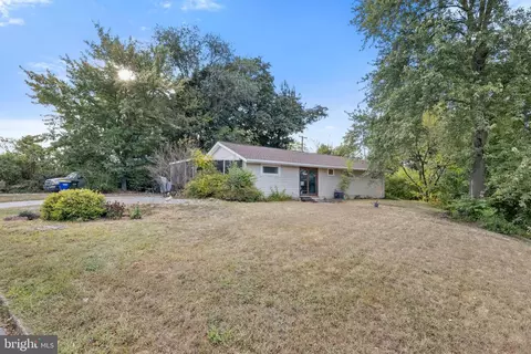 90 Hull Dr, York, PA 17404