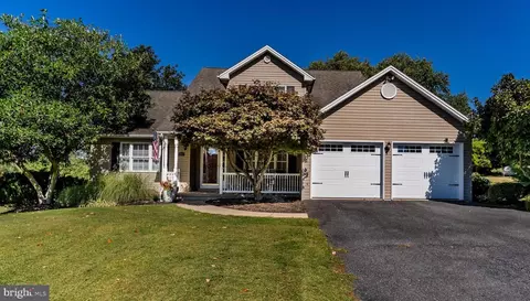 15 Orchard Dr, Dillsburg, PA 17019
