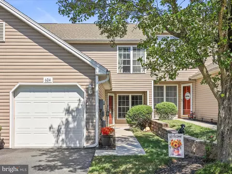 604 Bluebill Dr, Etters, PA 17319