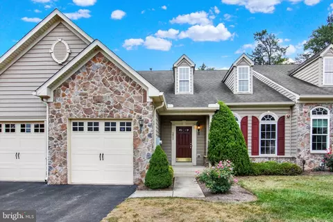 1011 Stream View Ln #27, York, PA 17403