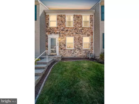 416 Friendship Ave, Hellam, PA 17406