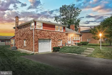 2437 Schoolhouse Ln, York, PA 17402
