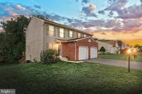 2063 Wyatt Cir, Dover, PA 17315