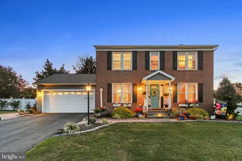 10 Old Farm Ln, New Freedom, PA 17349