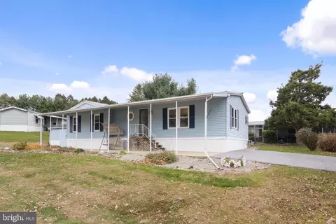 908 Kelly Dr, Mount Wolf, PA 17347