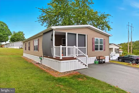 327 Robin Dr, Red Lion, PA 17356