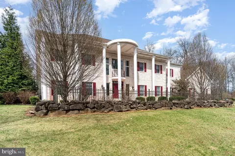 17 Montego Ct, Dillsburg, PA 17019