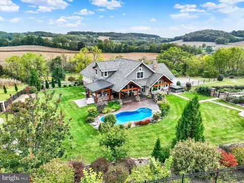 932 Raver Rd, Glen Rock, PA 17327