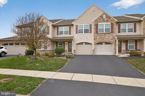 307 Stoneridge Ct, New Cumberland, PA 17070