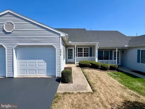 3035 Village Cir W, York, PA 17404