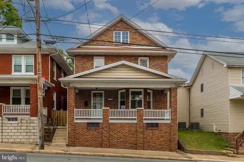 33 S Main St, Dover, PA 17315