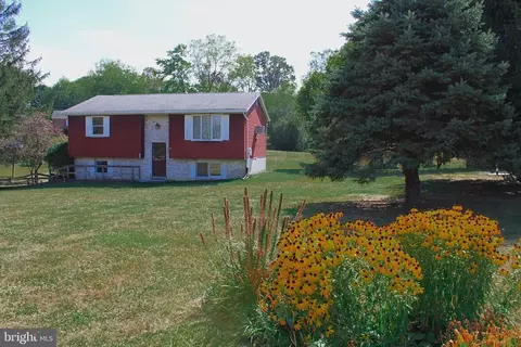 42 Highview Dr, Hanover, PA 17331