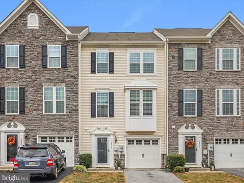 1215 Rannoch Ln, York, PA 17403