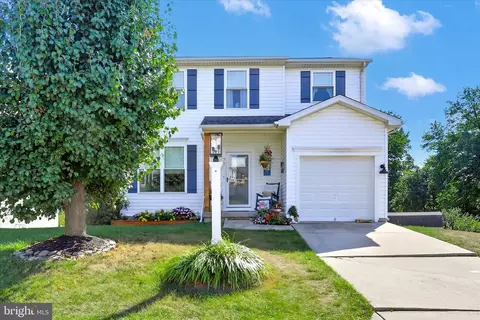 71 Menlena Cir, Hanover, PA 17331