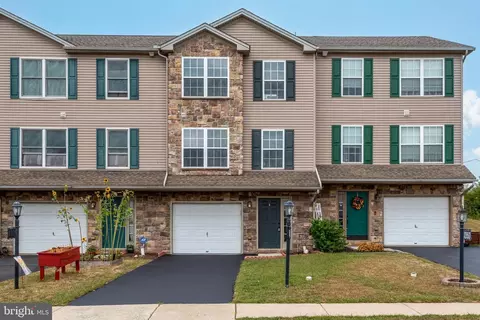1050 Matthew Dr, York, PA 17404
