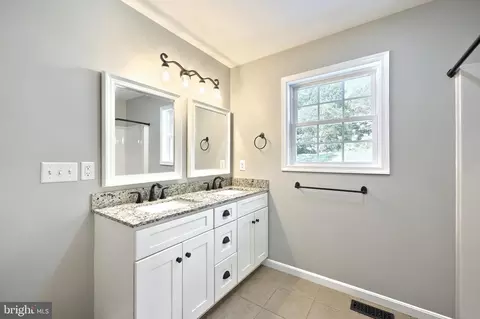 Bath - 8015 Gnatstown Rd, Hanover, PA 17331 photo 3 of 5