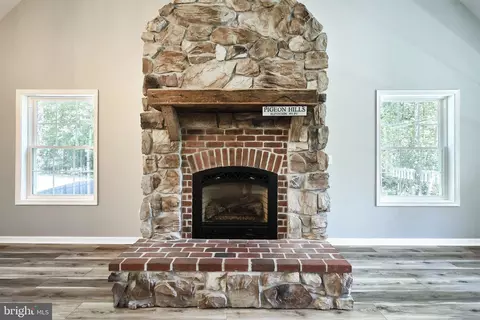 Living - 8015 Gnatstown Rd, Hanover, PA 17331 photo 3 of 7
