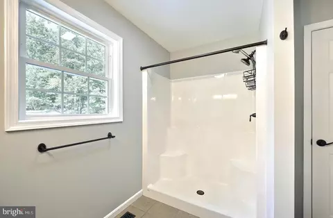 Bath - 8015 Gnatstown Rd, Hanover, PA 17331 photo 4 of 5