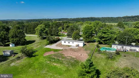 4391 Schoolhouse Rd, Dover, PA 17315