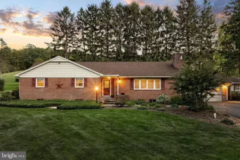 5200 Rockery Rd, Spring Grove, PA 17362