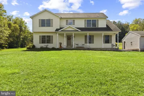 1350 Porters Rd, Spring Grove, PA 17362