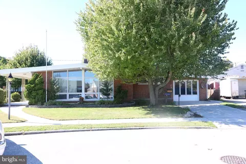 23 Young Cir, Hanover, PA 17331