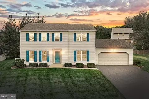 423 White Rose Ln, York, PA 17402