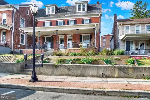 46 S Main St, Red Lion, PA 17356