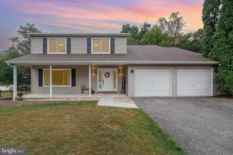 402 Ethan Allen Dr, New Cumberland, PA 17070