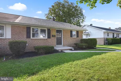 Exterior - 875 E Walnut St, Hanover, PA 17331 photo 1 of 8
